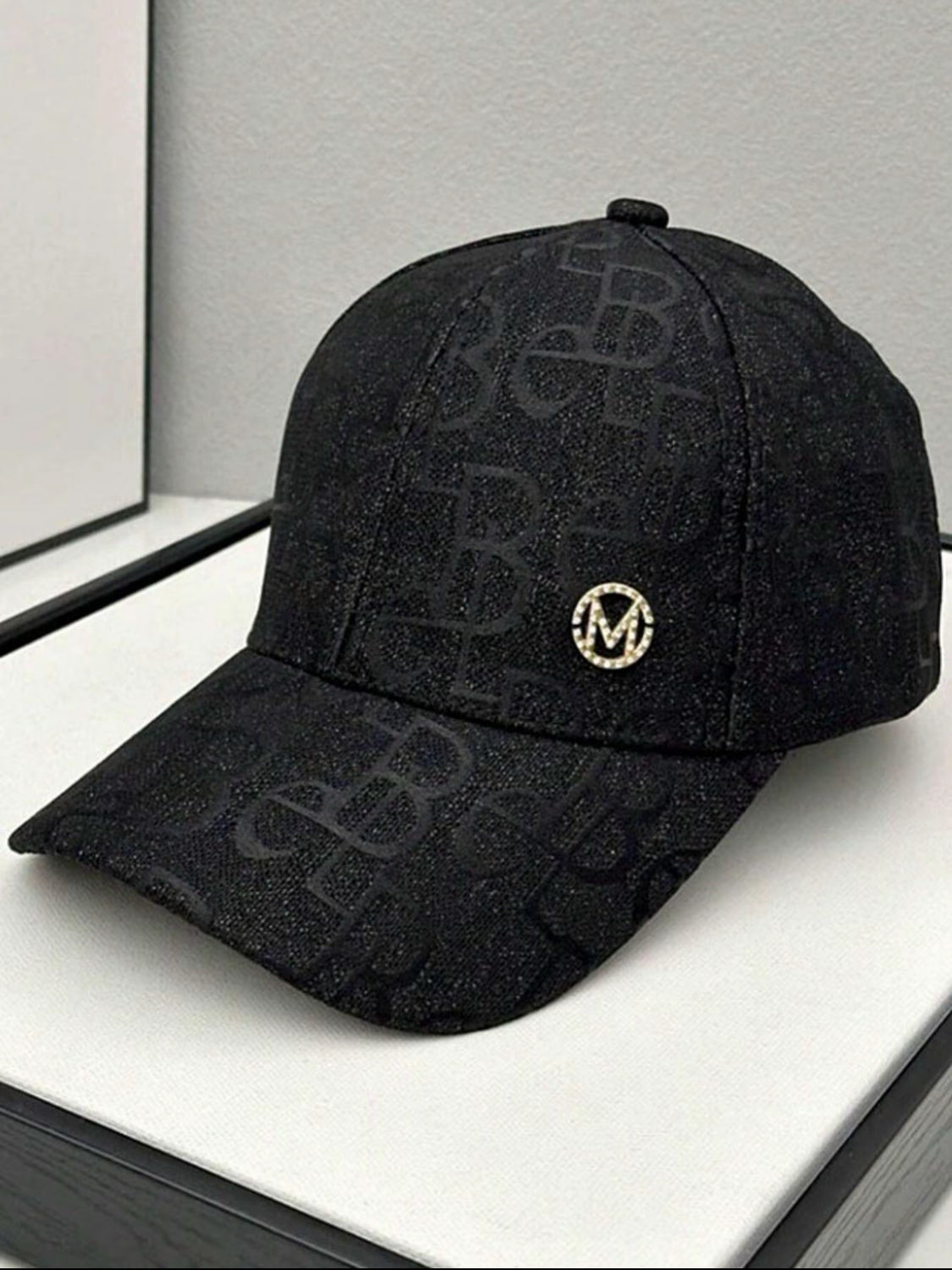 VORTEXA™ Monogram Cap – Minimalistische Unisex Baseball Cap mit Signature Design
